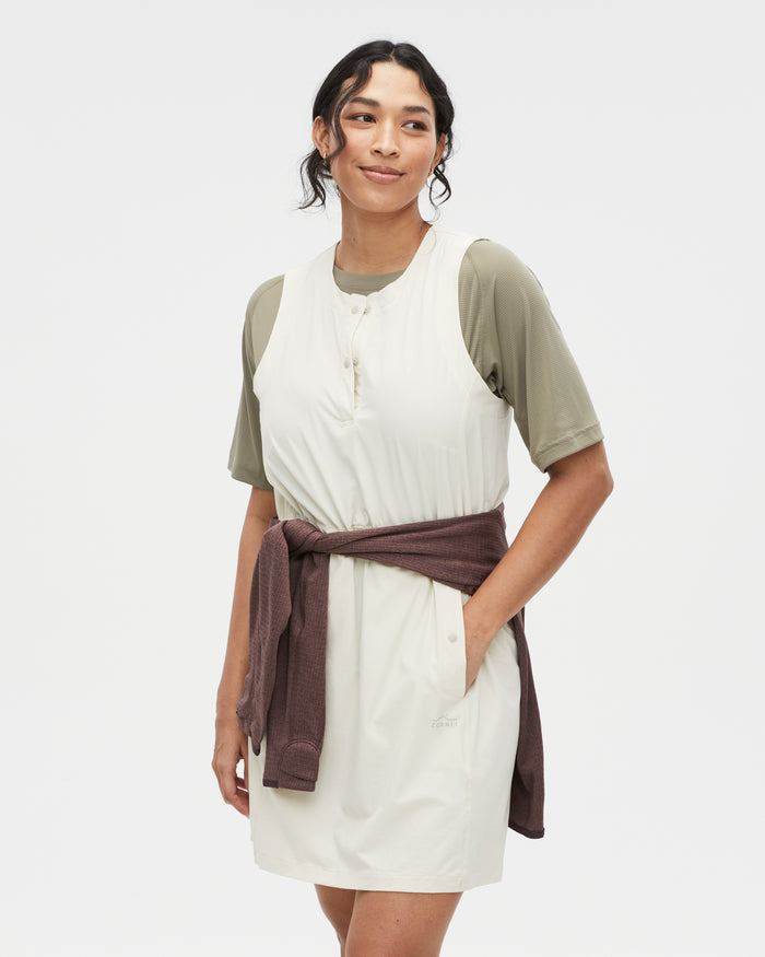 Alejandra wearing the Beachwood dress, size 10