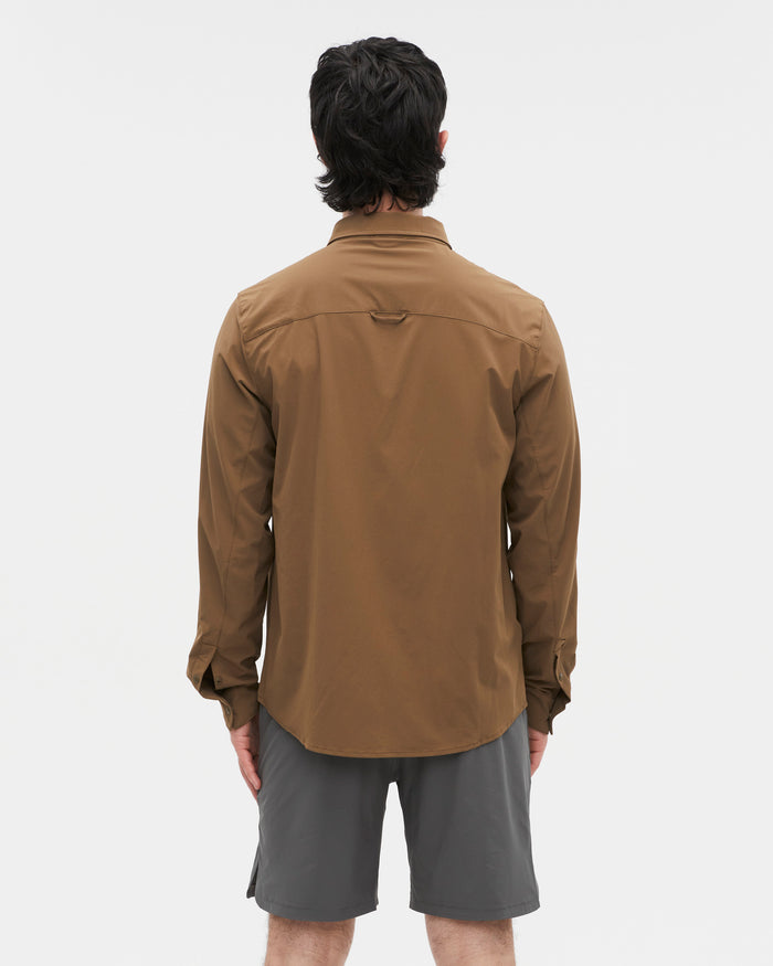 Kelly wearing the Teak shirt, size L