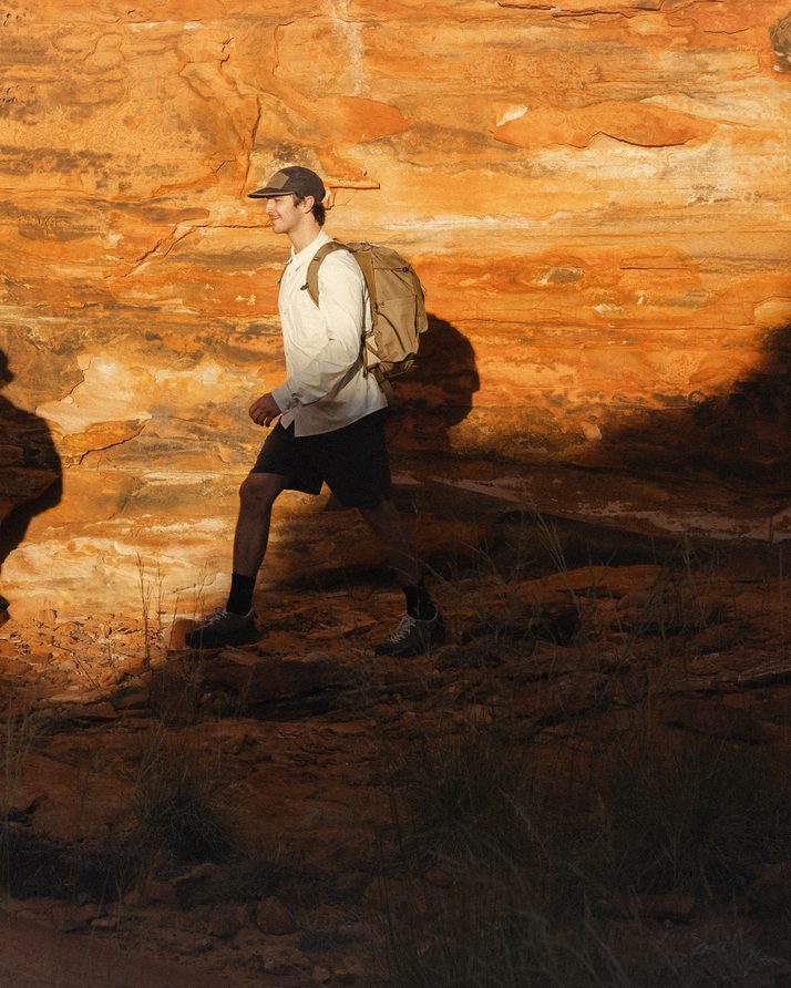 Hiker walking a sunlit sandstone ledge at Kings Canyon in the Beachwood Daylight™ shirt