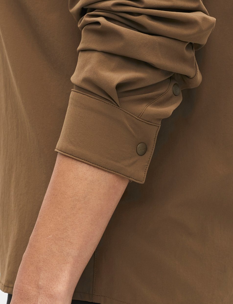 Snap cuff with sleeve placket
