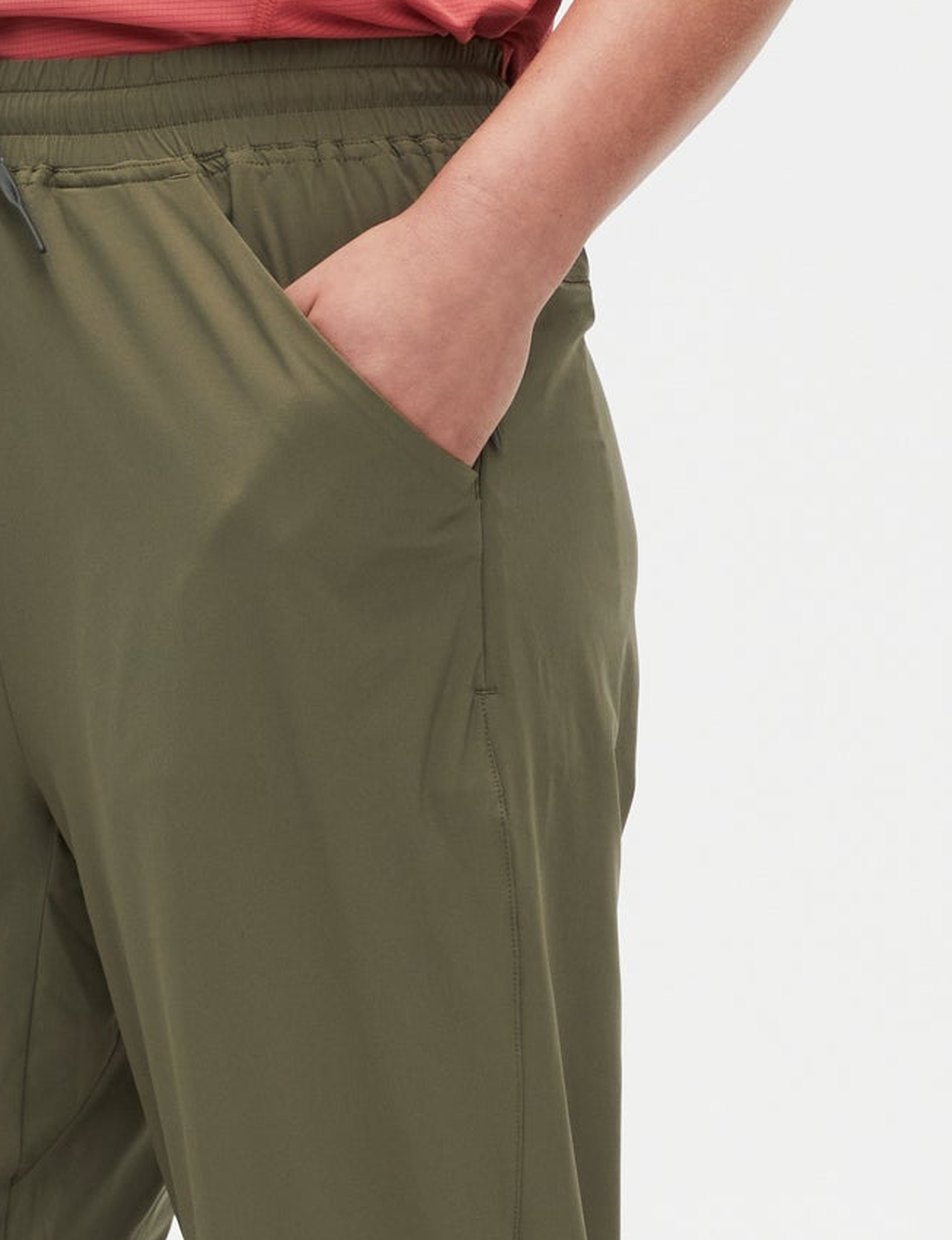 Two hand pockets on the Ivy Green Daylight™ Pants
