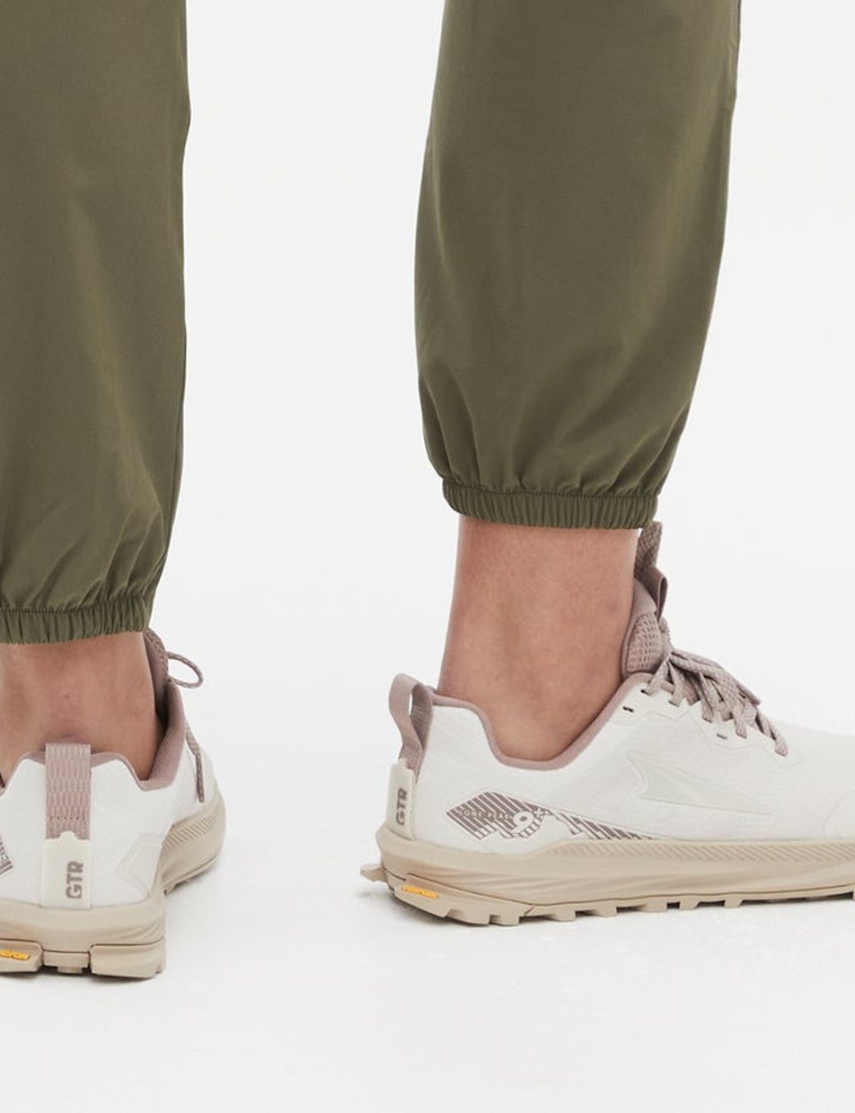 Cuffs that stay put on the Ivy Green Daylight™ Pants