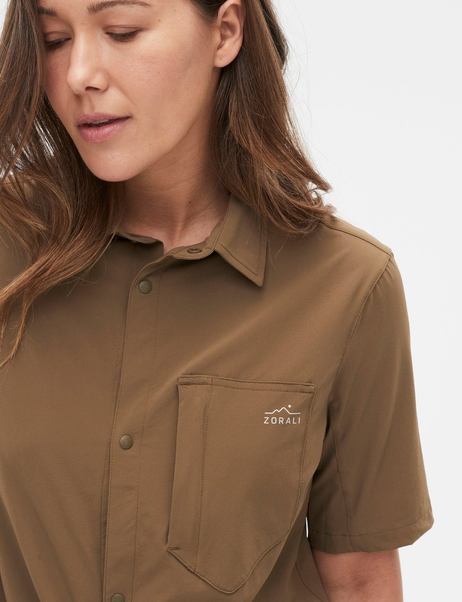 Flip-up collar on the Teak Daylight™ Technical Short Sleeve Shirt