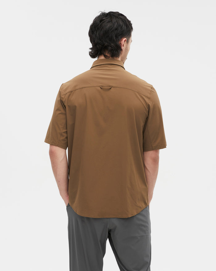 Kelly wearing the Teak shirt, size L