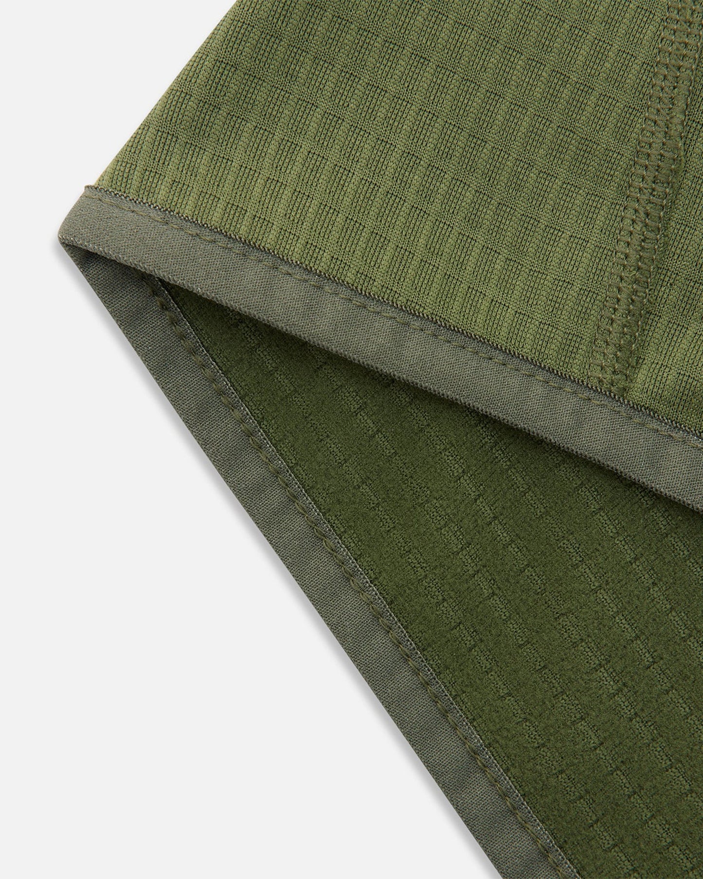 M BushGreen flat lay