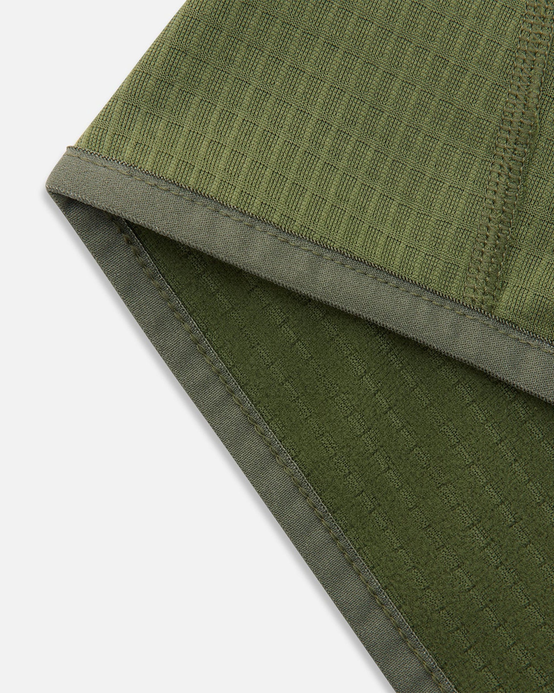 M BushGreen flat lay