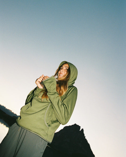 Womens Air-Grid Fleece Bush Green, lifestyle