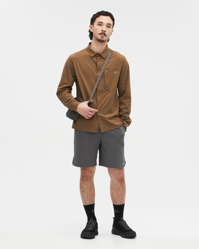 Kelly wearing the Teak shirt, size L