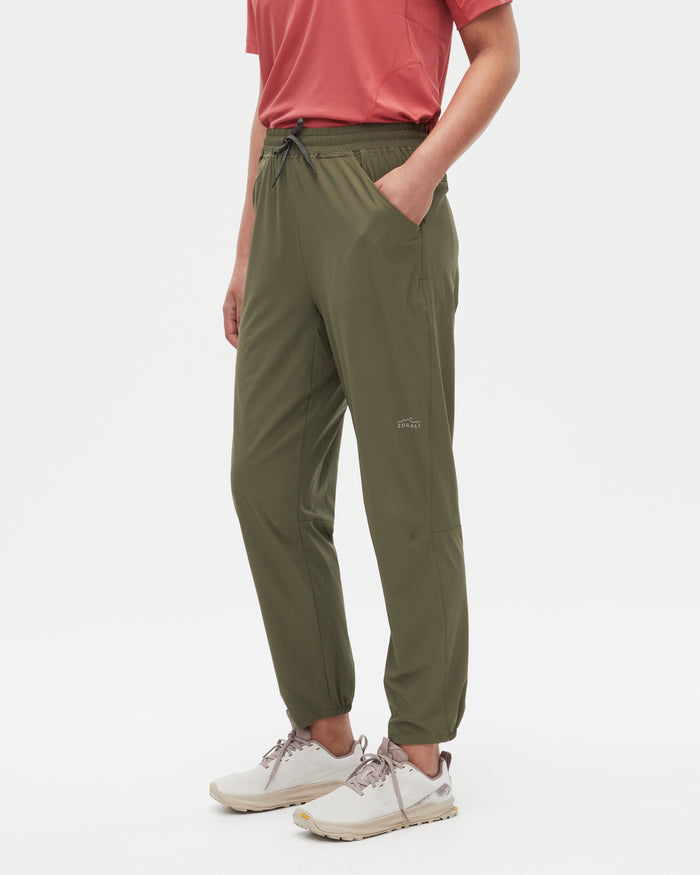 Bianca wearing the Ivy Green pants, size 8