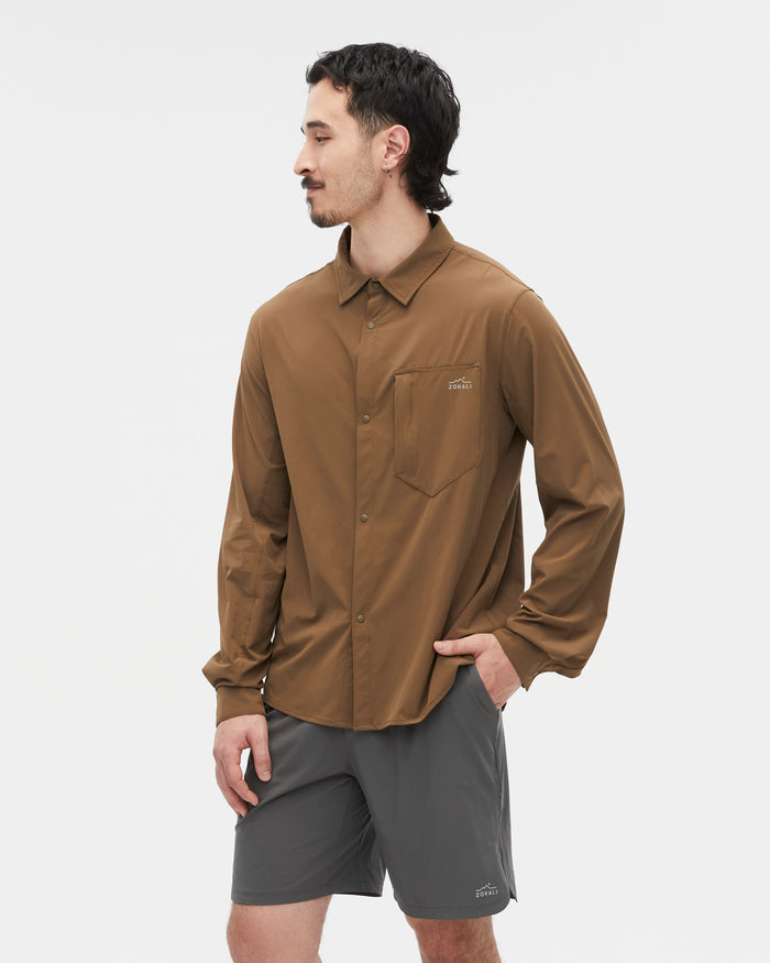 Kelly wearing the Teak shirt, size L