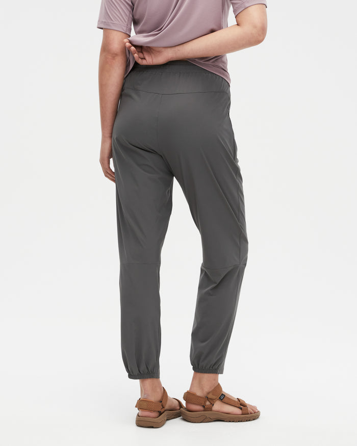 Bianca wearing the Ash pants, size 8