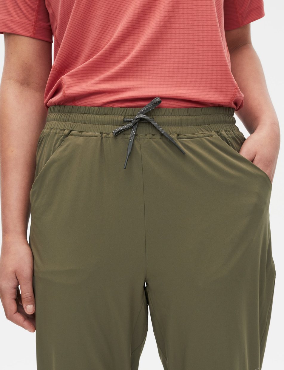 Drawcord waistband on the Ivy Green Daylight™ Pants