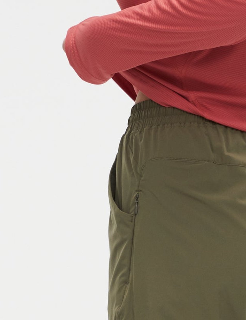 Zip hip pocket on the Ivy Green Daylight™ Shorts